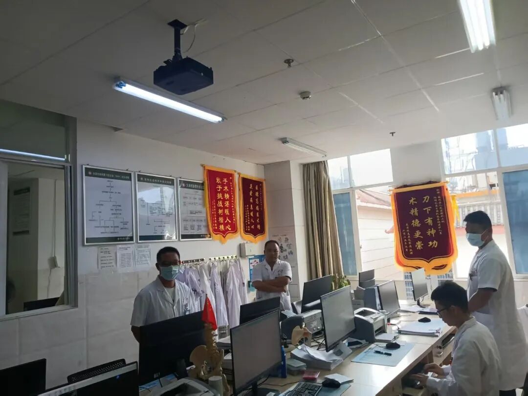 筑牢双节安全防线！镇沅县人民医院开展国庆.中秋节前安全生产大检查